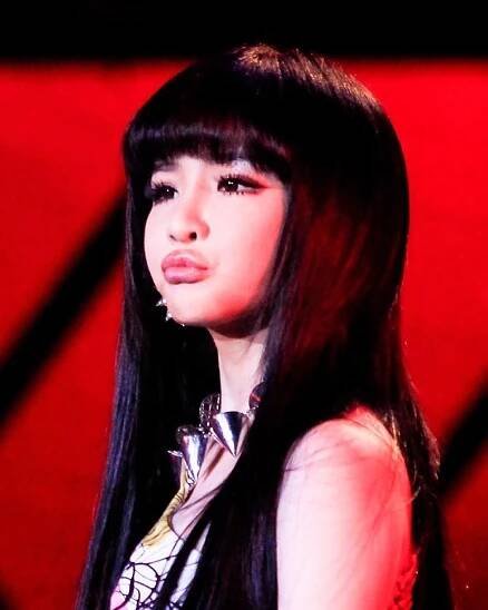 Pin by aīda on 2ne1 | Pretty people, Pretty makeup, Pretty face