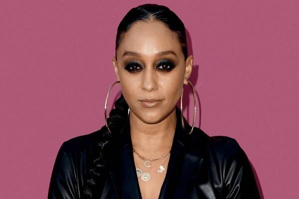Tia Mowry Really Popped Off With These Blue-Streaked Braids — See Video