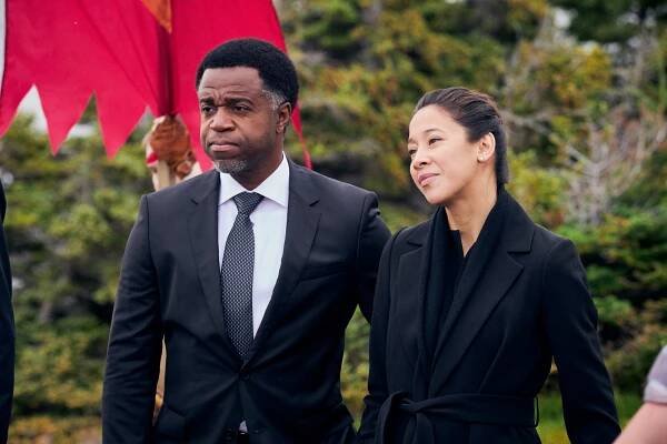 Hudson a Rex - Hra o kosti - Z filmu - Kevin Hanchard, Mayko Nguyen