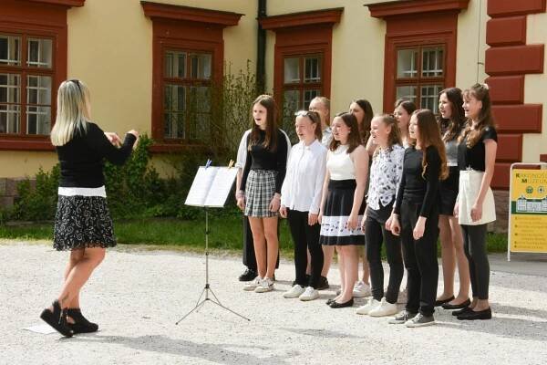 ZUŠ OPEN 25.5.2023- zahrada, park před zámkem - Oficiální stránky Základní umělecká škola Jilemnice