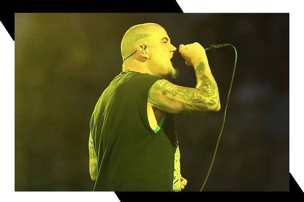Pantera frontman Phil Anselmo wails in concert.