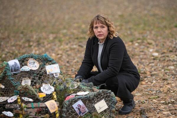 Kerry Godliman as Pearl Nolan in "Whitstable Pearl".