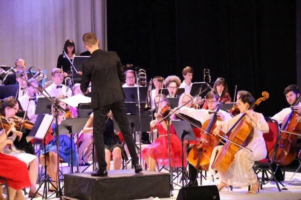 Polický symfonický orchestr + Dasha, Martin Kumžák a Peter Binder - Oficiální stránky města Solnice