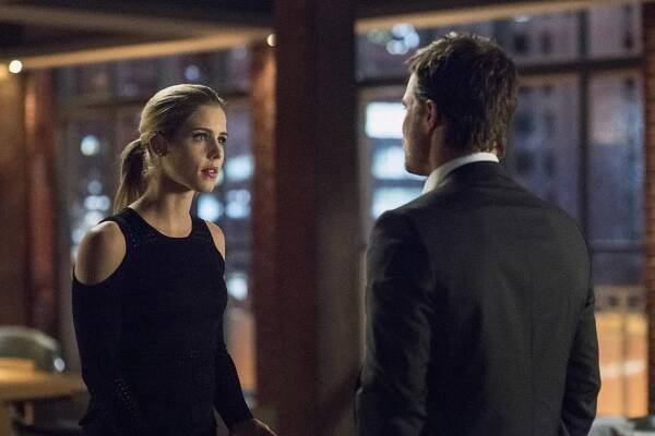 Arrow - Nebezpečné kontakty (S05E19) (2017) | Galerie - Z epizody | ČSFD.cz
