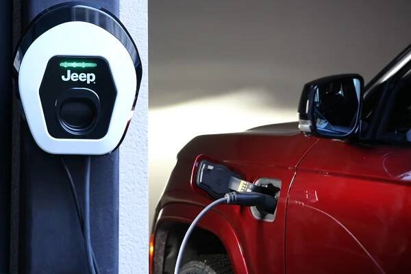 Nový Jeep Grand Cherokee přijíždí do Evropy výhradně jako plug-in hybrid