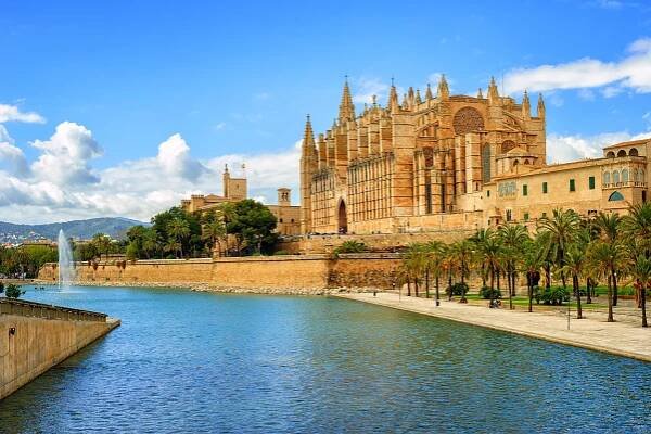 V prázdninovém ráji si letos připlatíte. Mallorca navyšuje daně turistům - JenProCestovatele
