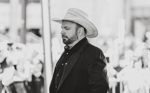 Galerie: Zpěvák Garth Brooks čelí žalobě. Měl znásilnit maskérku během turné v LA - Galerie - Echo24.cz