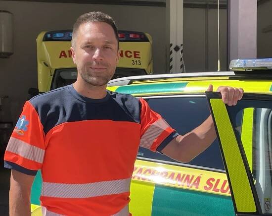 Vedoucí lékař operačního střediska záchranné služby Jakub Jan Hájek začínal jako zdravotnický asistent i řidič