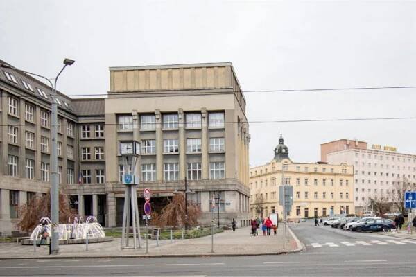 Proměny Ostravy. Radnice Moravské Ostravy a Přívozu kdysi a nyní | Magazín PATRIOT