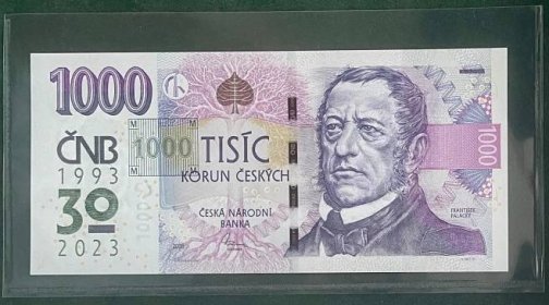 R! Výroční bankovka ČNB 1000Kč 2023 s přítiskem R44 000256 - Bankovky