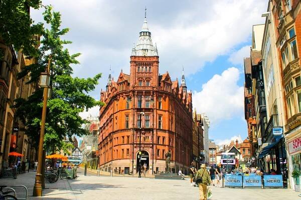 Nottingham a vzpomínka na báječná dobrodružství Robina Hooda
