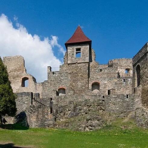 Zámek a zřícenina hradu Klenová : Objevuj památky