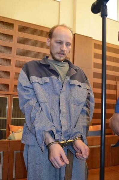 Matku pobodal a rozbil jí hlavu kladivem: Chtěl jsem ji zabít už jako dítě!