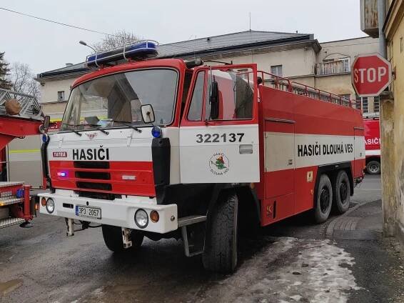 Hasiči jeli k požáru do Sola. Byl to planý poplach a auta komplikovala dopravu