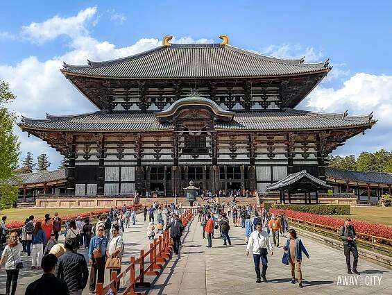 A picture of the entrance to Todai-ji Temple at Nara Park in Japan, one of the things to see on our 2-week Japan itinerary