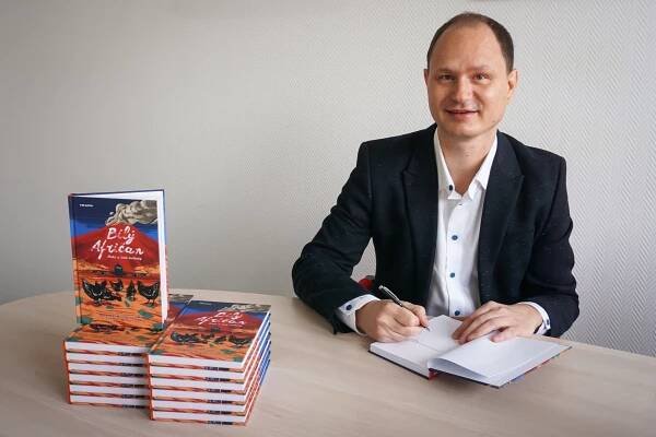 V Pointě vychází autobiografický cestopisný román Bílý Afričan: Bída a lesk svobody - Tojesenzace.cz