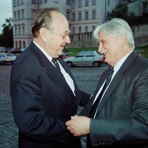 Ostnaté dráty železné opony přestřihával ručně: 6 zajímavostí ze života politického gentlemana Jiřího Dienstbiera staršího