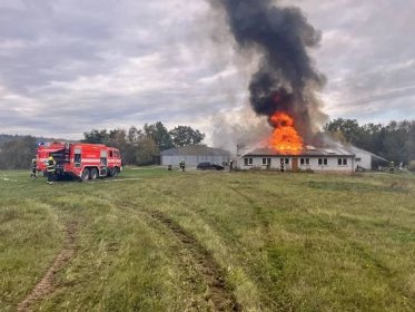 Letecká nehoda s následným požárem na letišti Osičiny na Kolínsku | hasici.cz 