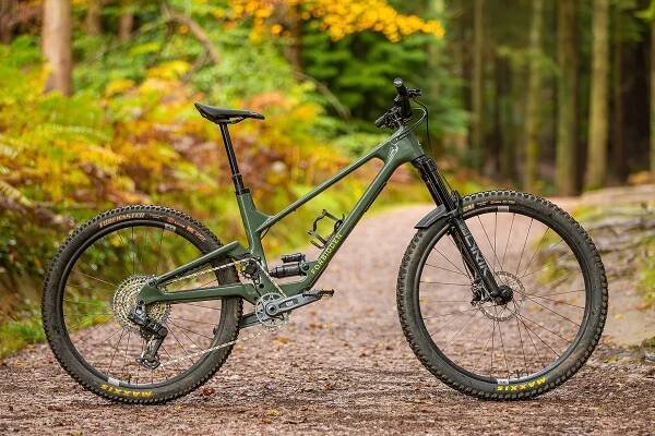 pack shot of the Forbidden Druid V2 AXS GX RS S Plus MX full suspension mountain bike