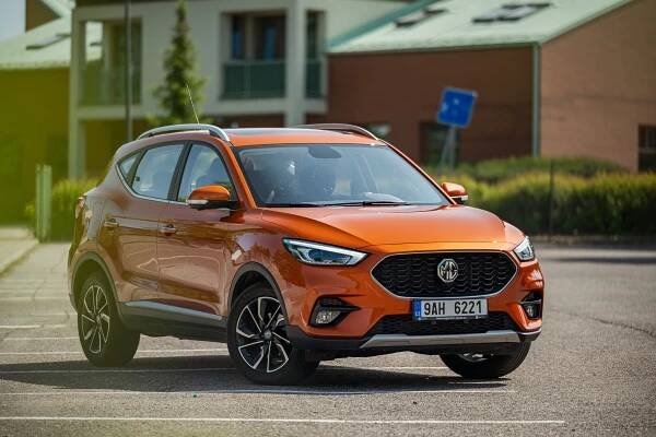 Má se Dacia začít bát? Bestseller Duster proti čínskému vyzyvateli MG ZS v souboji dostupných SUV