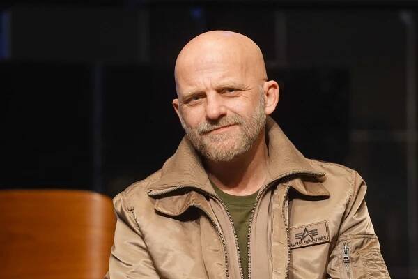 Hynek Čermák si focením ženských aktů čistí hlavu: Pózovala mu i jeho krásná, o 21 let mladší manželka Veronika