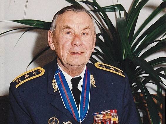 František Chábera bojoval za války proti nacistům. V roce 1948 ho zavřeli komunisté - strana 3 - iDNES.cz