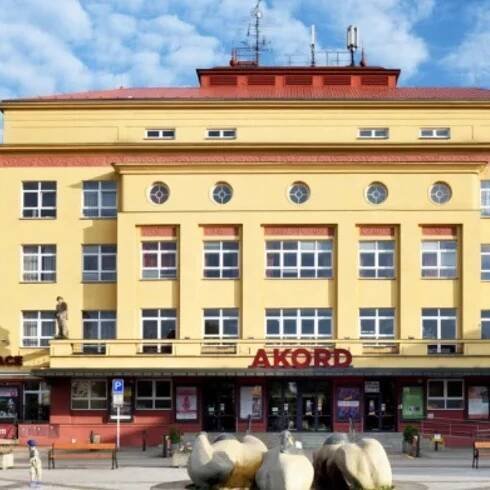 Kulturní a společenská centra. Místa, kde se potkávají lidé, myšlenky a umění. – Dva domy, jedno srdce kultury v Ostravě
