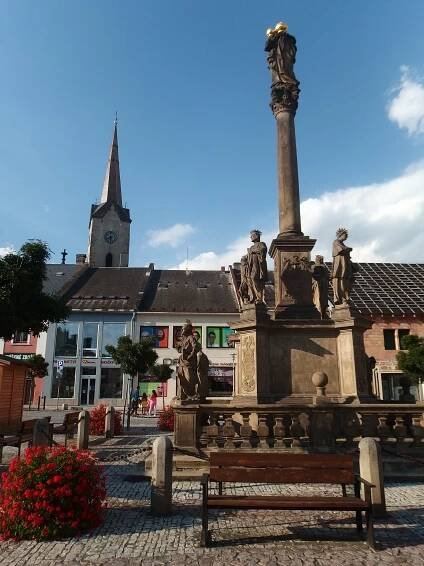 Soubor:Mohelnice, mariánský sloup na náměstí.jpg – Wikipedie