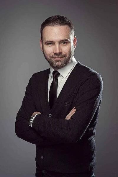 Lukáš Navara - svatební, modní a reklamní fotograf / M 84 - Lukáš Navara - Fotograf Olomouc