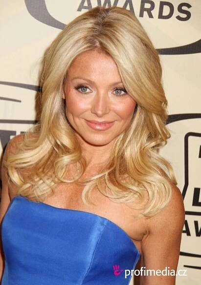 Kelly Ripa - celebrity účes - HappyHair