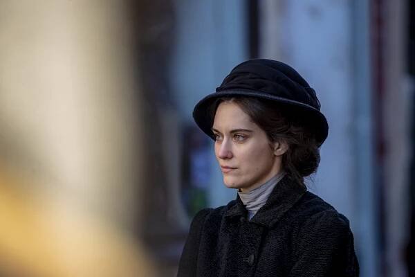 OBRAZEM: Filmaři v Hostinném. Náměstí se proměnilo v cíl legendárního závodu