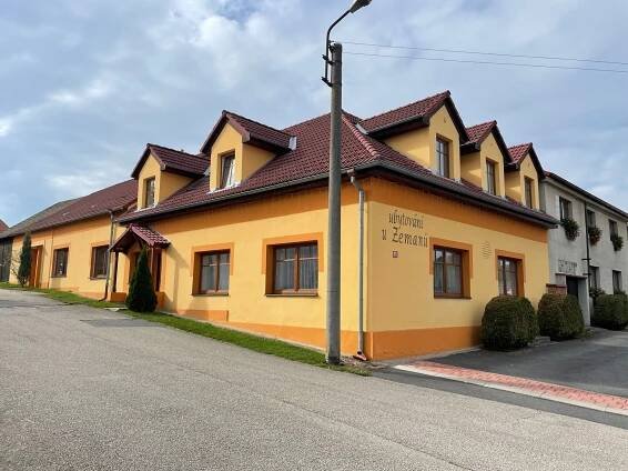 Ubytování u Zemanů, Chrášťany