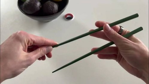 Jak držet čínské hůlky