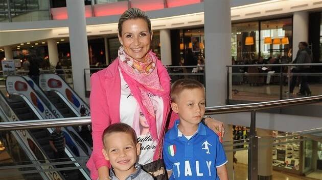 Monika Marešová a její synové Matěj a Jakub (27. května 2014)