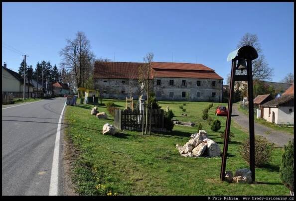 Kounice (u Zruče nad Sázavou) – fotografie / hrady-zriceniny.cz