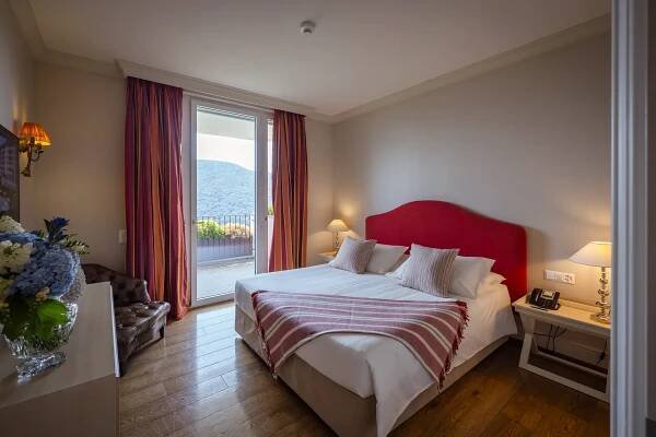 Deluxe Suite with balcony