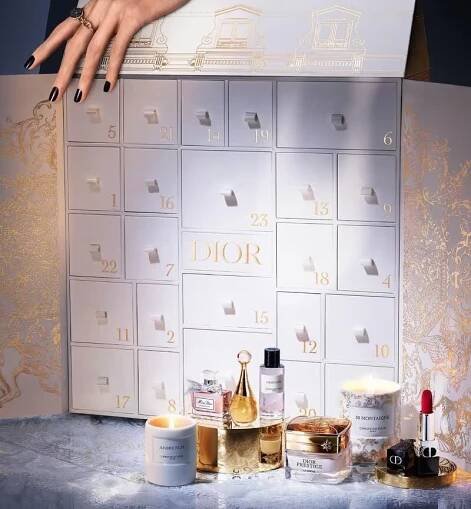 Potěšte své dětské já luxusním adventním kalendářem. Oslní vás nabídka Dior i Swarovski - Magazín módy a luxusu