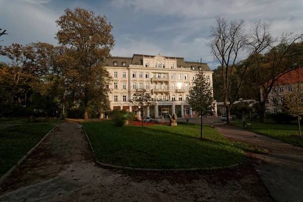 Teplice - Lázeňský sad - View ESE - Lázeňský dům Císařské lázně