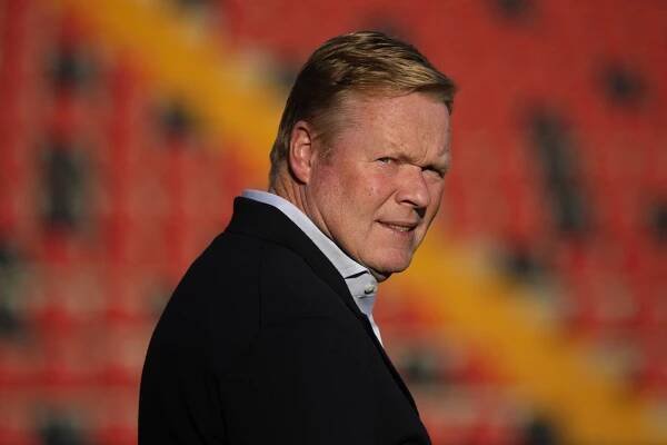 Ronald Koeman, bývalý trenér FC Barcelona, požaduje po klubu vyplacení odstupného v plné výši.