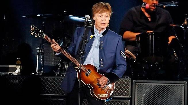 Paul McCartney se rozpovídal: S Lennonem a dalšími hromadně masturbovali na párty