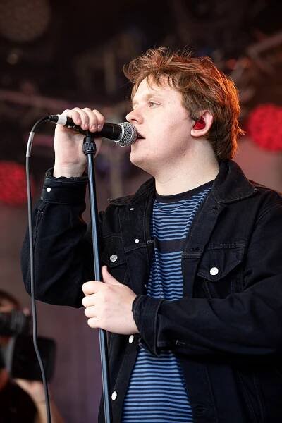 Lewis Capaldi – Wikipedia