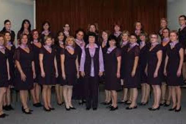 Adventní koncert dětských pěveckých sborů ZUŠ J.Jindřicha Cheb- Sedmikrásky a Kopretiny a Ženského pěveckého sboru Špalíček pod vedením Evy Kůrkové.