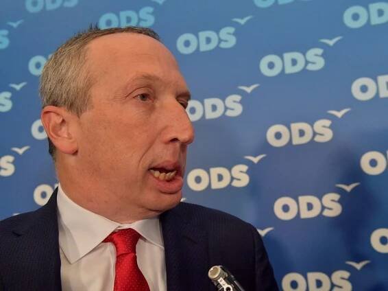 Sociální sítě omezují svobodu projevu, tvrdí skupina poslancům s Klausem. Chtějí to trestat