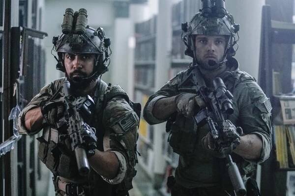 Tým SEAL - Say Again Your Last - Z filmu - Neil Brown Jr., Max Thieriot