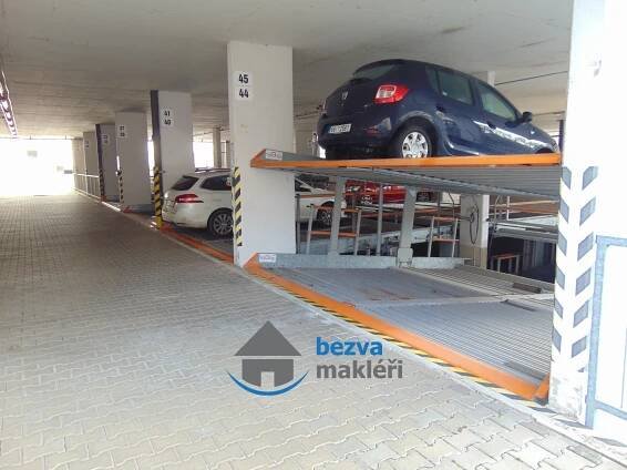 Pronájem garáže 11 m², Bělehradská, Pardubice - Polabiny