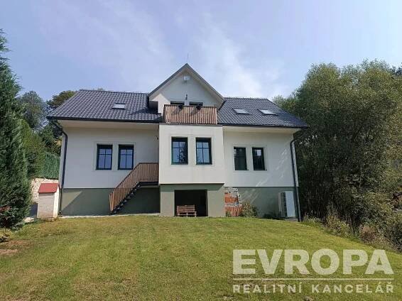 Pronájem bytu 1+1, celková výměra 38 m2, parkování - EVROPA realitní kancelář