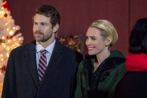 Romance at Reindeer Lodge - Z filmu - Josh Kelly, Nicky Whelan