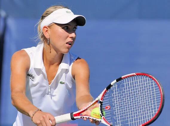 Soubor:Elena Vesnina at the 2010 US Open 03.jpg – Wikipedie