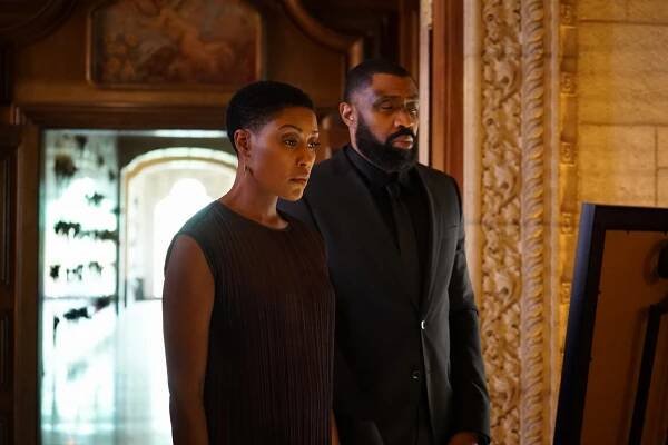 Black Lightning - Kniha odboje: 1. kapitola: Klepání na nebeskou bránu - Z filmu - Christine Adams, Cress Williams