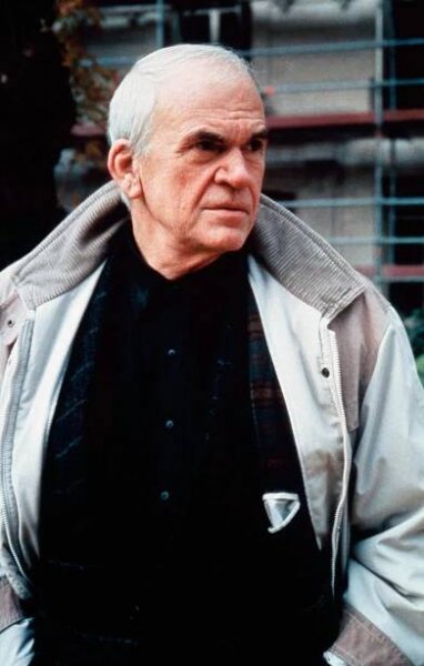 Posměšný kritik Kundera se narodil na apríla. Bylo to metafyzické znamení, tvrdil